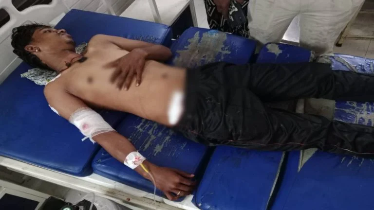 Crime News: पुरानी रंजिश में खूनी खेल! धमतरी में युवक को घेरकर चाकू से किए ताबड़तोड़ वार, इलाके में फैली सनसनी