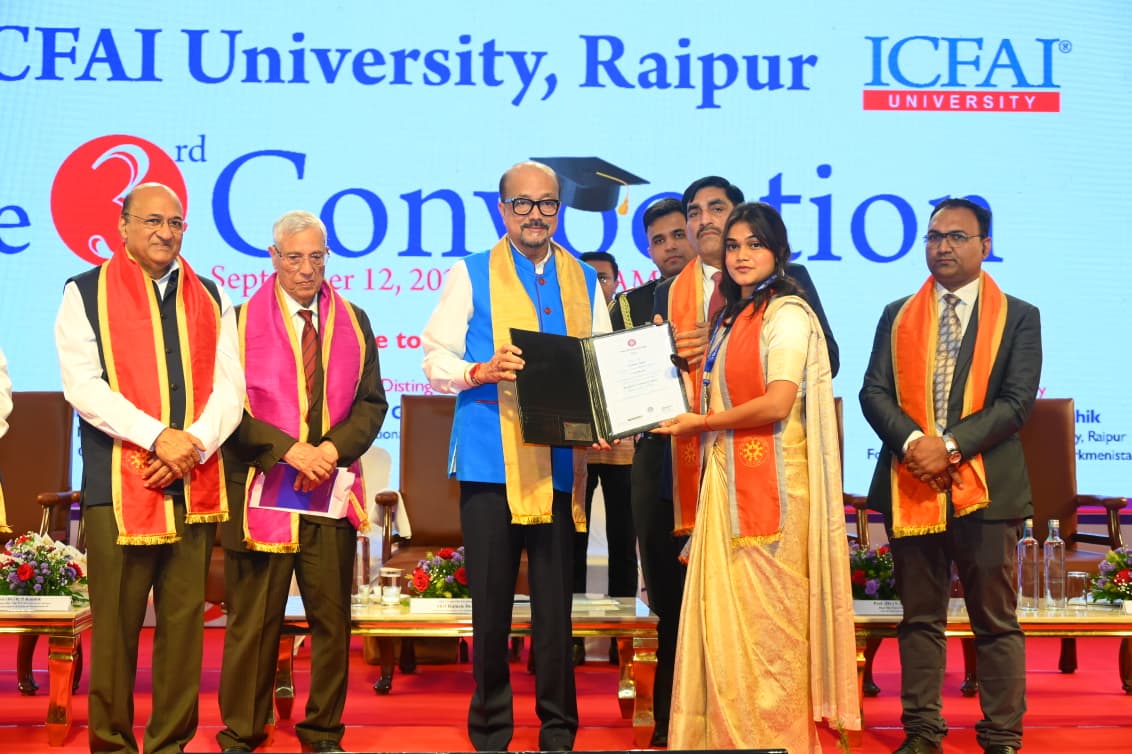 Raipur Education News: डिजिटल एडिक्शन को बताया गंभीर चुनौती, राज्यपाल डेका ने विद्यार्थियों को तकनीक के संतुलित उपयोग की दी सलाह