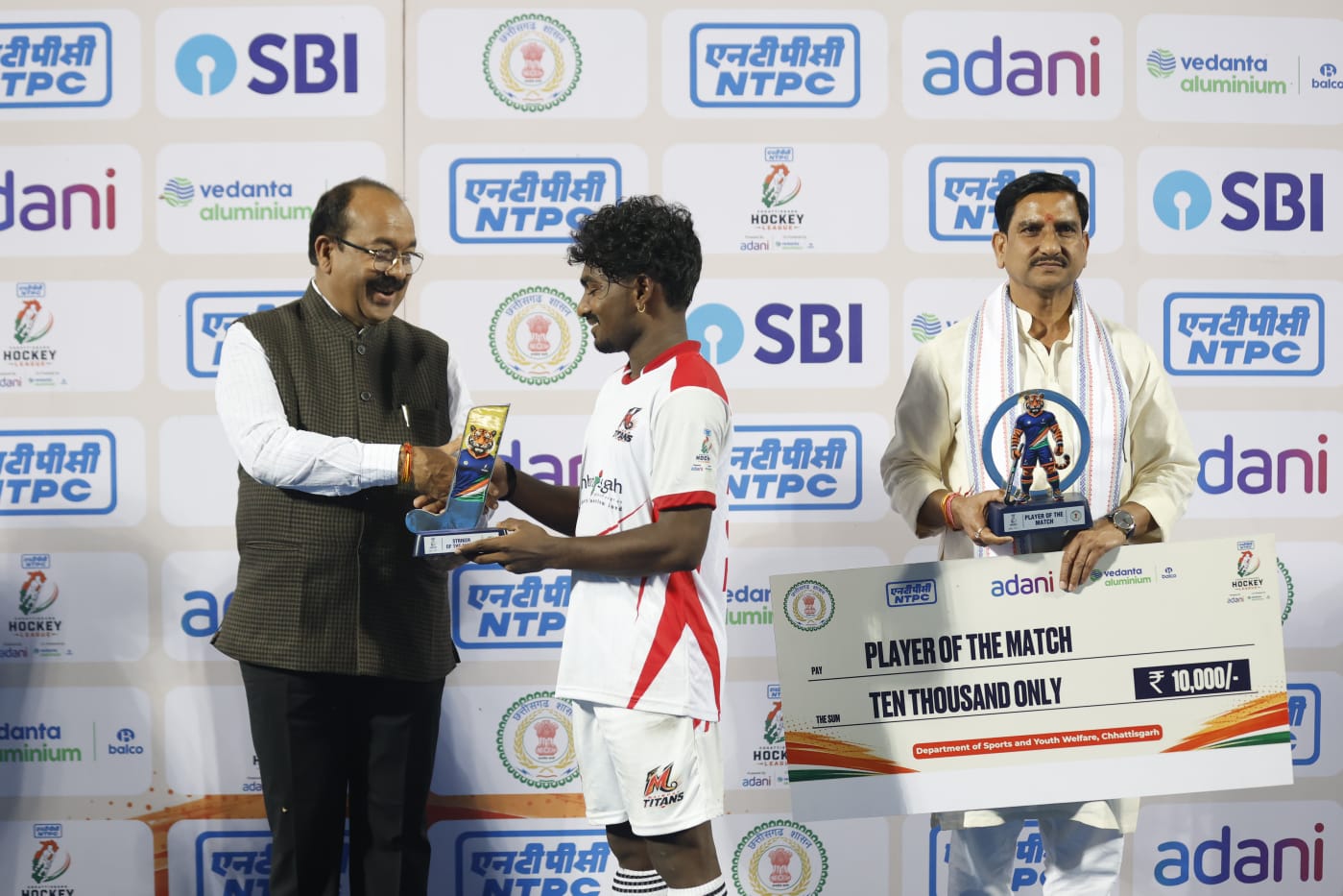 Chhattisgarh Hockey League 2026: मैनपाट टाइटन्स ने राजधानी रॉयल्स को 5-2 से हराया, केंद्रीय मंत्री तोखन साहू और डिप्टी सीएम अरुण साव रहे मौजूद