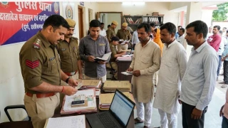 Durg Police High Alert: बांग्लादेशी नागरिक रीना अख्तर की गिरफ्तारी के बाद दुर्ग पुलिस अलर्ट, 250 से अधिक संदिग्धों के दस्तावेजों की हो रही जांच